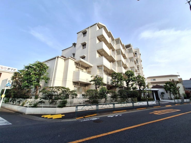 前面道路からの外観写真