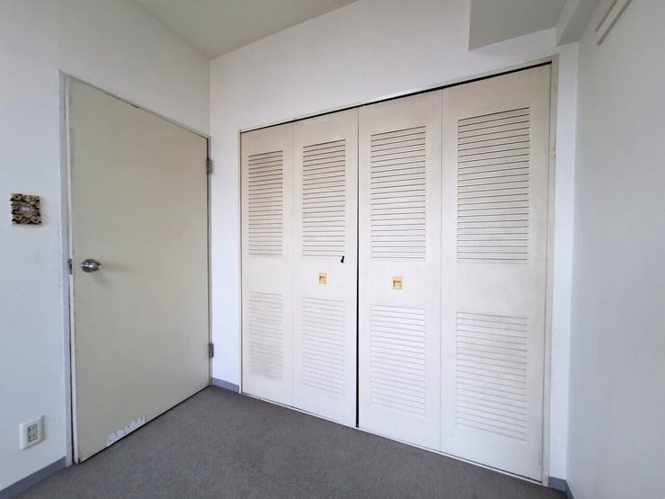 洋室の収納スペース