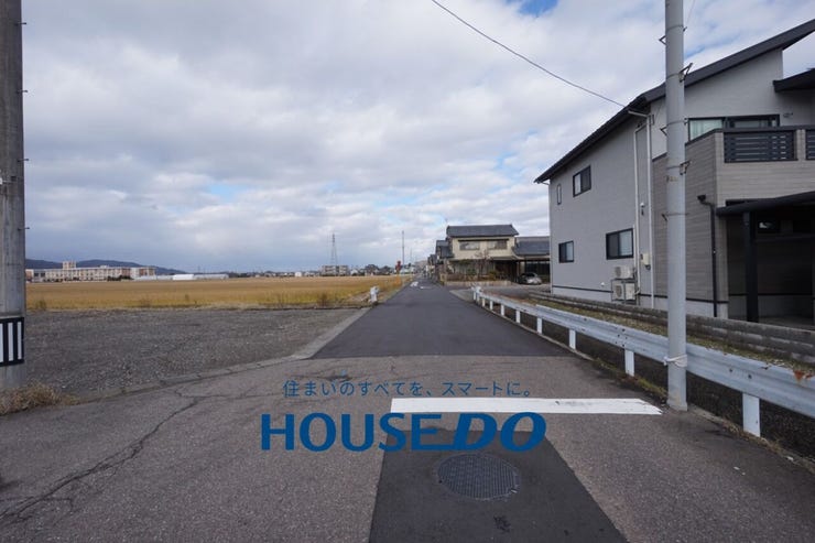 東側前面道路は幅員約5.0メートルございます♪