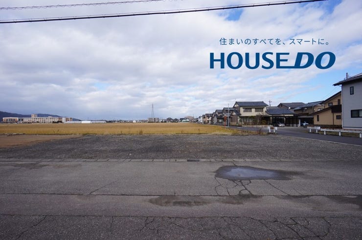 土地面積197.71㎡(約59.80坪)・東南角地(東側間口約10.17m・南側間口約14.04m)♪現況更地・現況渡しとなっており、建築条件はございません♪皆様よりのお問い合わせお待ちしております♪