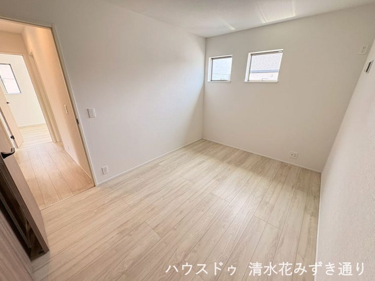 2F6帖洋室・・・生活スタイルに合わせて多目的に使える便利な空間です!来客時のゲストルームや、リモートワーク用の書斎としてもぴったり♪