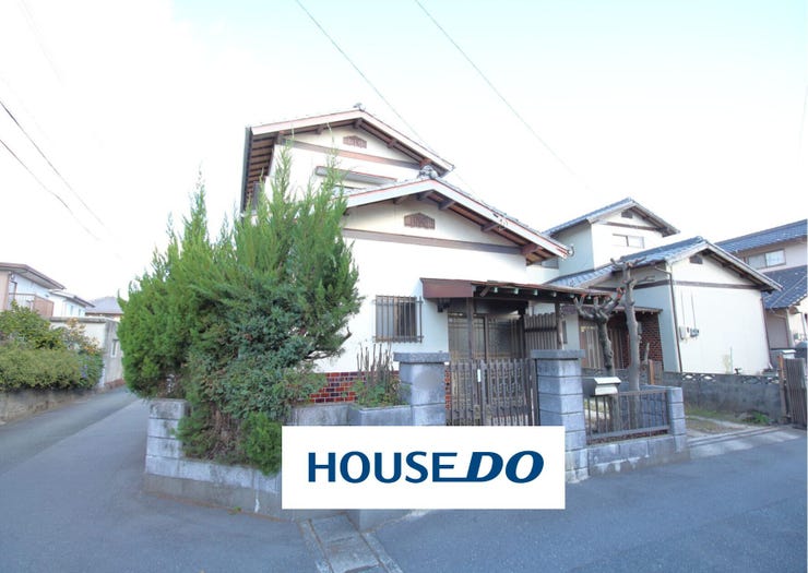 【外観】
角地に位置する開放感のある住まいです!