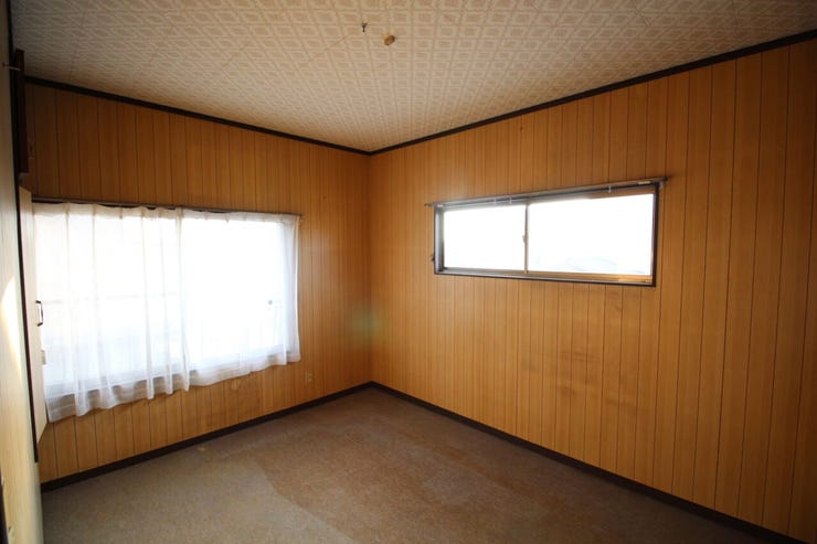 レトロで落ち着いた雰囲気の内装は、ヴィンテージ家具とも相性抜群です!