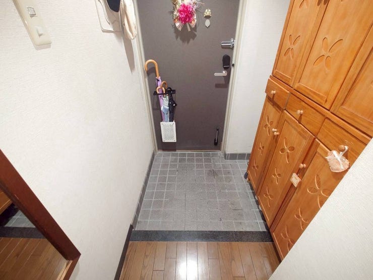 ■玄関収納が付いていますので、ご家族分の靴もしっかり保管でき、玄関スペースはいつでもスッキリします♪