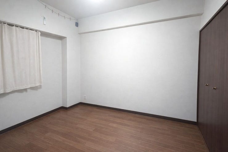 ■4.8帖洋室 クローゼットがありますので、お子様のお部屋としても、趣味のお部屋としてもご利用いただけます♪
※画像はAI加工により荷物等を消去しています。