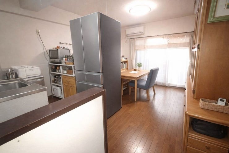 ■リビングは暖かい陽の入る空間・・。ご家族の集まる場所にピッタリです♪
※画像はAI加工により荷物等を消去しています。