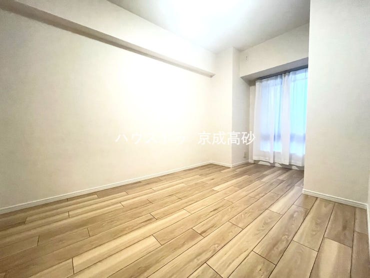 お子様の成長と共に「住まい方」も変化していきます。居室にはクローゼットを完備し、自由度の高い家具の配置が叶うシンプルな空間です。