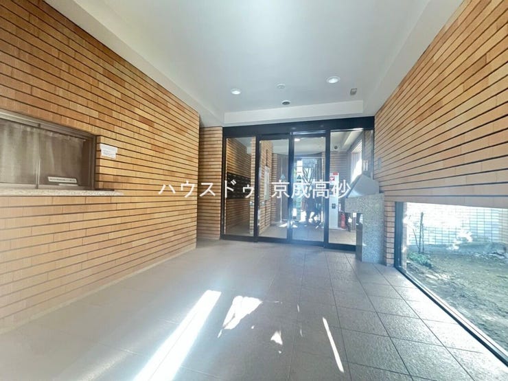 陽当たりの良いエントランス