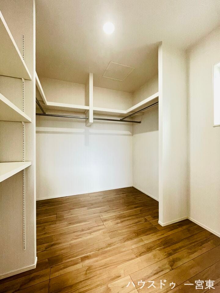 ≪2階8.5帖洋室≫
洋室にはウォークインクローゼットがあり、荷物の多い方でも安心ですね♪季節ごとの入れ替えも不要です。