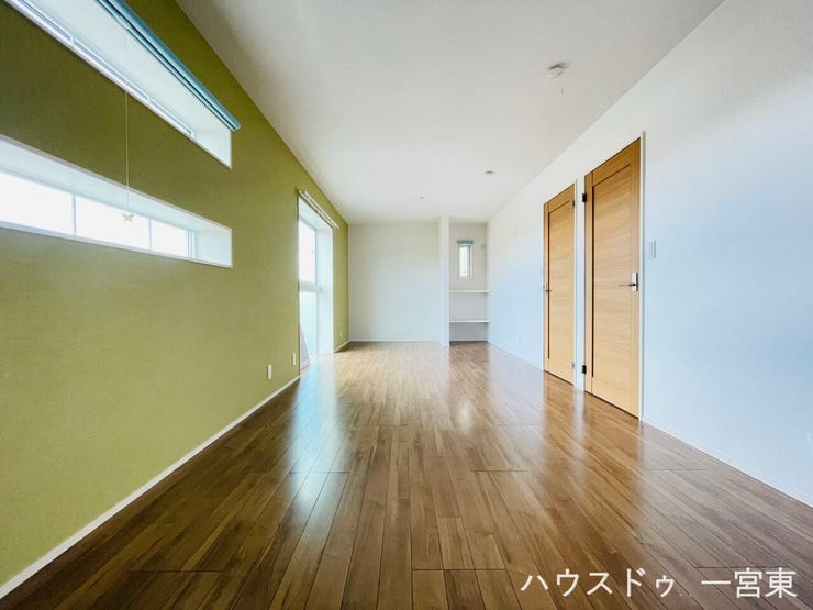 ≪2階東側6.8帖+西側6.8帖≫
4LDKだから、子ども部屋もしっかり確保。自分だけの空間が嬉しい4LDKの間取りなので、子ども部屋をしっかり確保できます。