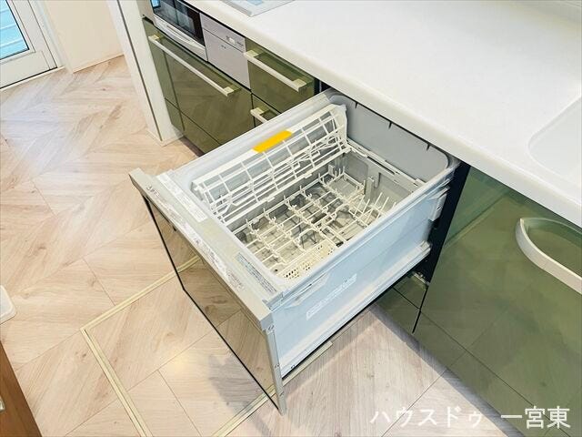 出勤前のバタバタ時や疲れている時には特に食器洗浄乾燥機のありがたみが身に沁みますね♪家事効率もアップします。