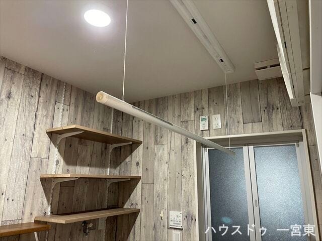 ≪室内物干し機≫
室内物干し機付きのため、天候を気にせず洗濯ができ、花粉や雨の日にも重宝します。