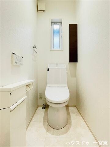 ≪2階≫
2カ所に省エネ仕様のトイレ!2階から階段を降りなくてもいいので、お部屋からの移動が短縮できます。