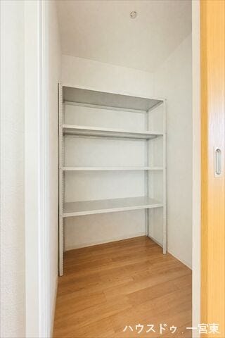 ※室内をCGにて家具消ししたものです。
≪2階廊下≫
あると嬉しい廊下収納は掃除用品を入れたり、各部屋に収まりきらないものを収納したりと重宝しますね♪