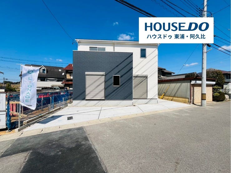 【外観】
幅員6mの公道に面し並列駐車もスムーズです。 16帖のLDKやパントリー、WICを備えた充実の4LDKプラン。 陽光溢れるこの地で、家族の理想の住まいを叶えませんか。