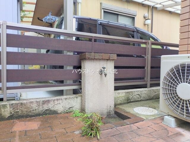 ホースをつないでお車も洗えそうです!植物への水やりや、外で使った物を洗うのにも嬉しいですね。