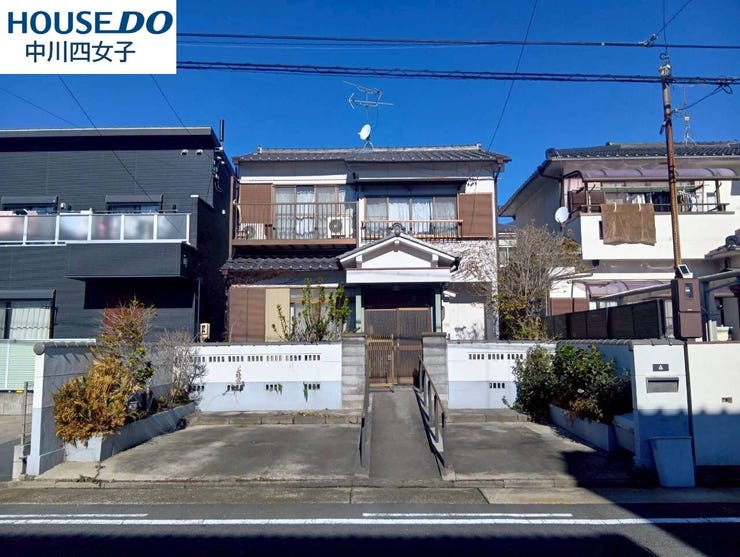 【外観】
あおなみ線「荒子」駅より徒歩6分の好立地の4DK2階建のお家です。地下鉄東山線「高畑」駅も徒歩9分で行くことができますので通勤や通学、お出かけの際にも大変便利です。