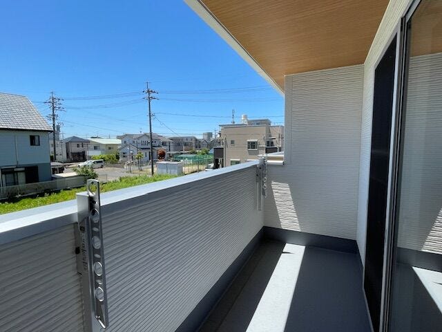 南面バルコニーなので洗濯物でよく乾きそうですね♪