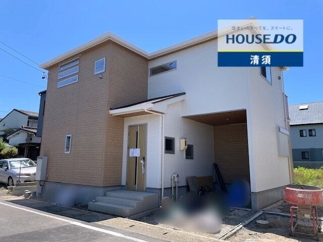 【外観】
ファースト住建の一戸建ては、日本の風土に適した伝統的な在来工法による本格的な木造住宅です。一戸建てならではのオリジナリティーの高いプランを多彩にラインアップ。