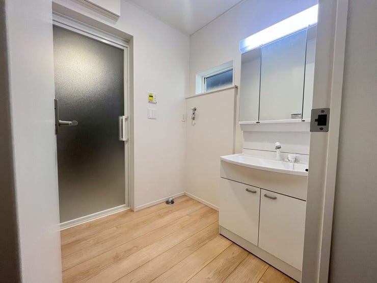 洗濯機置き場も完備しています!