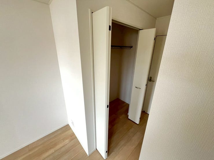 2階 廊下収納です