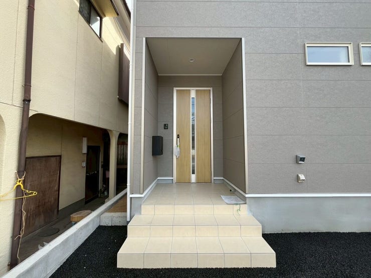 玄関ポーチです