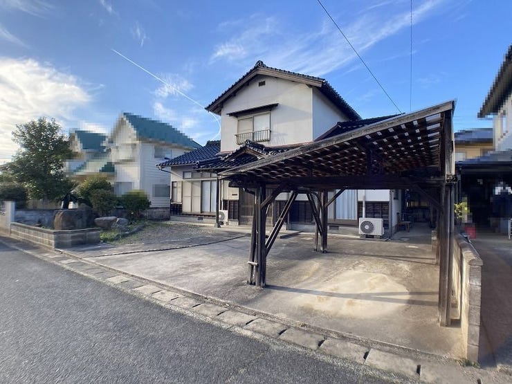 駐車2~3台可(カーポートには1台駐車いただけます。)