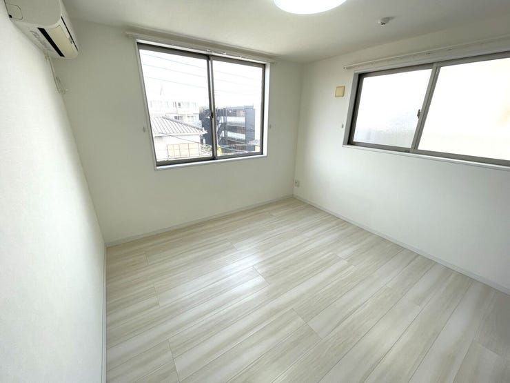 ◇2面採光で自然の光が入る約6.1帖の3階洋室♪