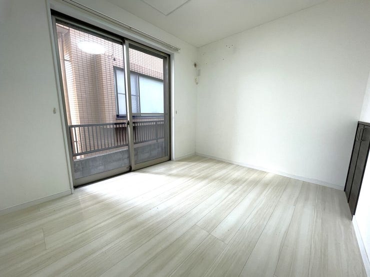 ◇1階の約5.2帖納戸は柔軟に使える空間♪