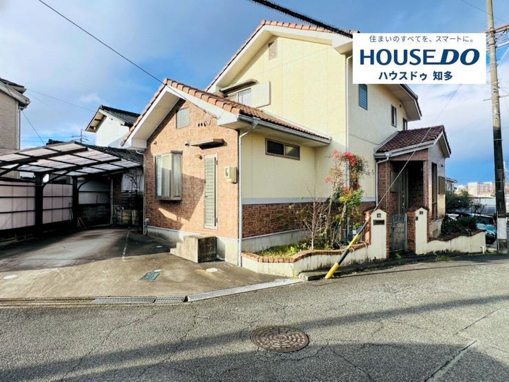 【外観】
【3LDK+小屋裏収納+WIC】
●広々とした17.5帖のLDKには、多目的に使える和室を隣接
●小屋裏収納やWIC、全居室収納を備え、居住空間の広さを最大限に活かせる設計
●駐車スペースあり