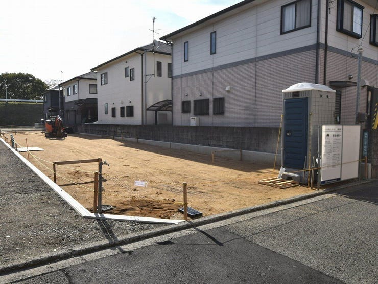 建設地を北東側より撮影