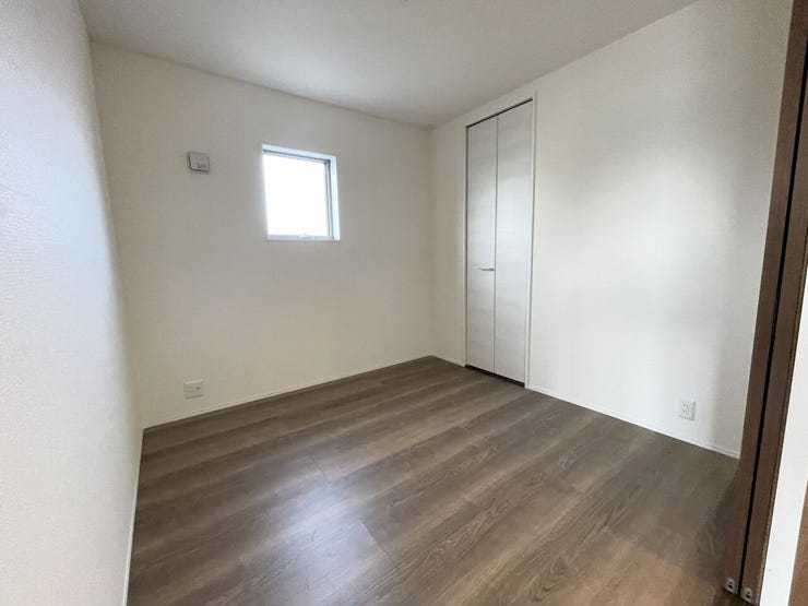 ◇洋室4.5帖◇
キッズスペースにもなるLDK併設洋室♪