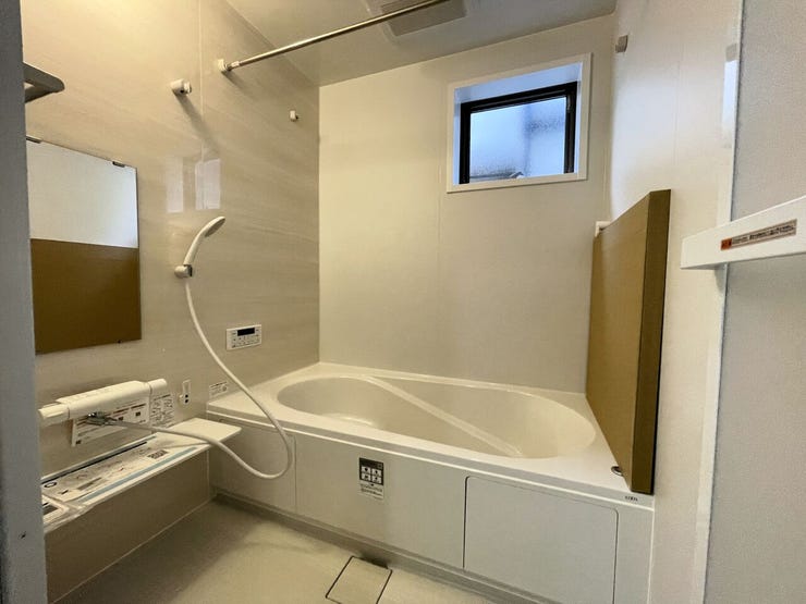 浴室
一坪サイズの浴室で足が伸ばせて快適です♪
浴室暖房乾燥機付で、雨の日でも洗濯物が乾かせます♪