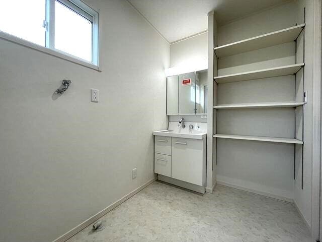 洗面所に収納スペースが確保されているので、散らかることなくしっかりと片付きます!