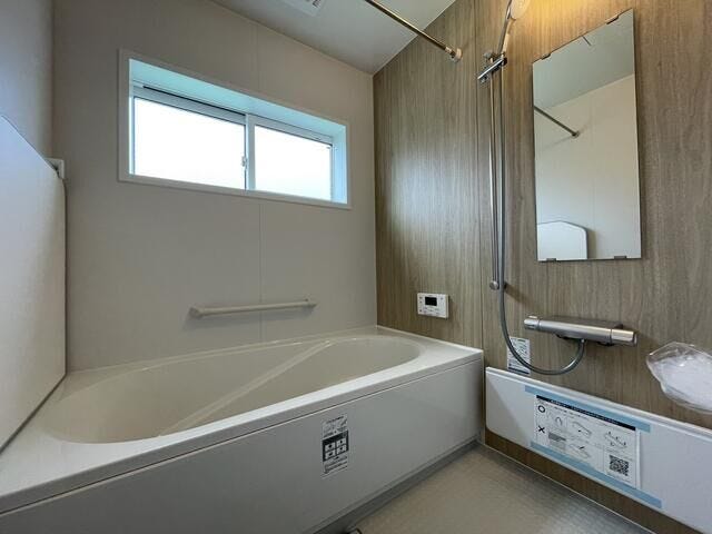 広々とした浴室ですので足を伸ばしてゆったりと入れます!