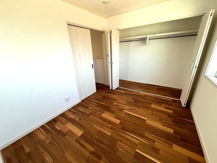 全居室に収納完備!!洋服や荷物がすっきりと片付き、お部屋が広々と使えます!