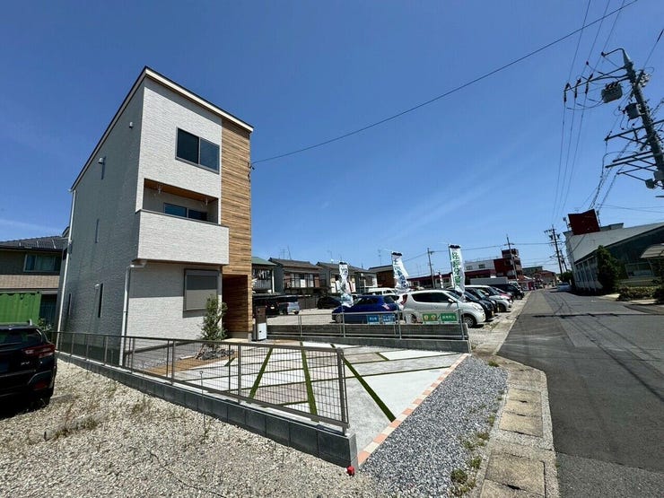 駅まで徒歩11分♪通勤通学にも便利ですね!