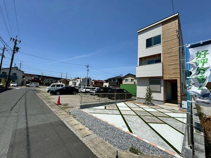 小学校まで徒歩11分!通学も安心ですね♪