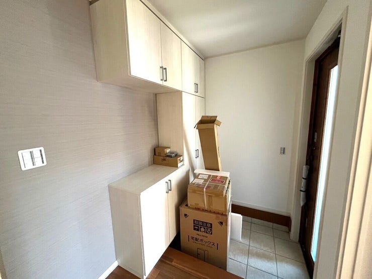 玄関にも大容量の収納スペースが確保されており、履物などがすっきりと片付きます!