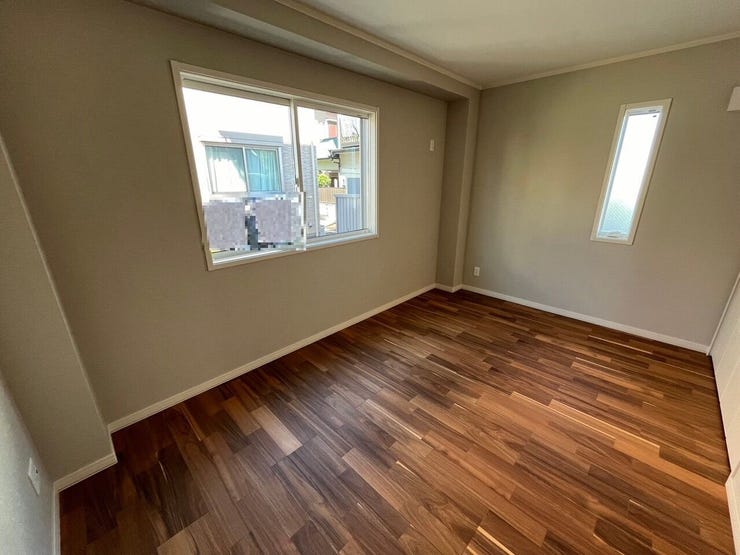 1階北側の洋室は2面採光なので明るく気持ちよく過ごせますね!