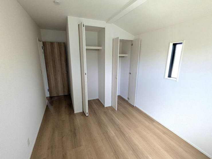 すっきりとした間取りで、さまざまな使い方が広がる多目的な部屋。