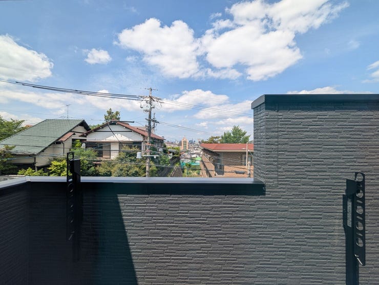 閑静な住宅街を見渡せる穏やかな風景。