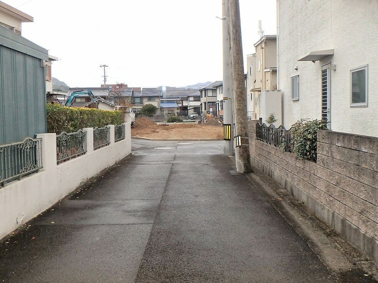 分譲予定地の南側道路 2025.12.24 雨天時