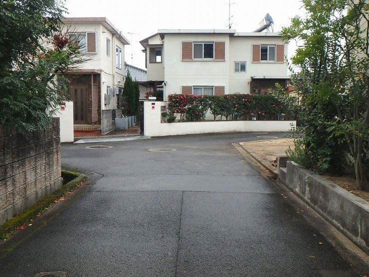 分譲予定地の南側道路 2025.12.24 雨天時