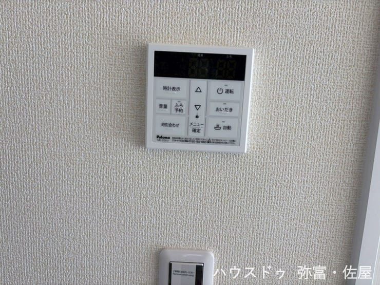キッチン横にはお風呂のお湯はり・追焚機能のコントロールパネルを設置!お風呂を入れるのにわざわざ浴室まで行く必要がありませんので、貴重な家事の時間を短縮できます♪