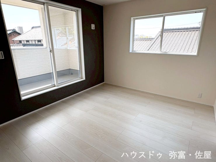 バルコニーに面した約7帖の主寝室!