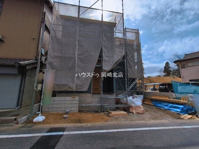 井田小学校まで徒歩約8分、葵中学校まで徒歩約3分で、お子様の通学も安心な立地です。