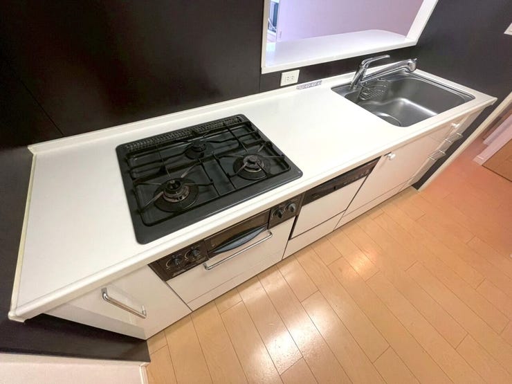 たくさん調理するときに便利な3口コンロで急なお客様や急いでいるときにも役立ちます♪