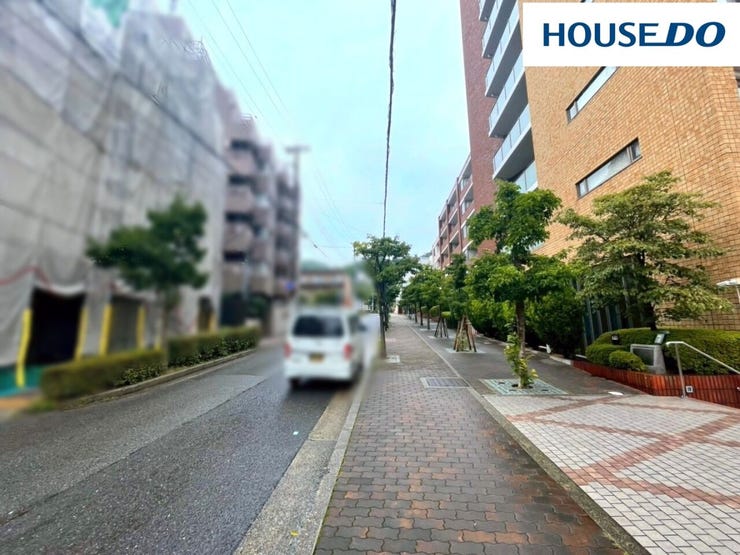 前面道路♪こうべ小学校まで徒歩3分でお子様の通学も安心☆緑豊かな住宅地☆