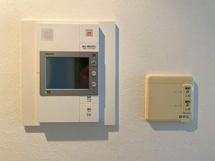 来訪者をTVモニターで確認でき防犯面も安心なTVモニター付インターホン♪録画機能付なので、留守中にどんな人が訪ねてきていたのかもちゃんと把握できるので安心☆床暖房設置でリビングダイニング足元あたたか☆